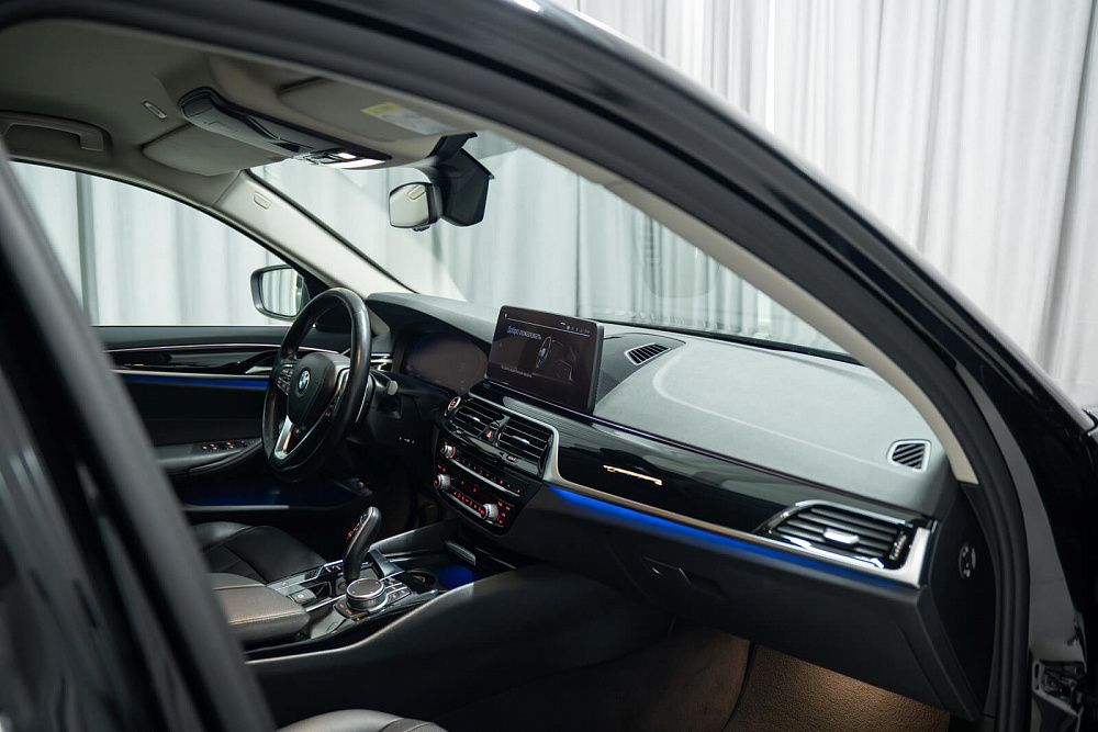 BMW 520d xDrive - Фото 11