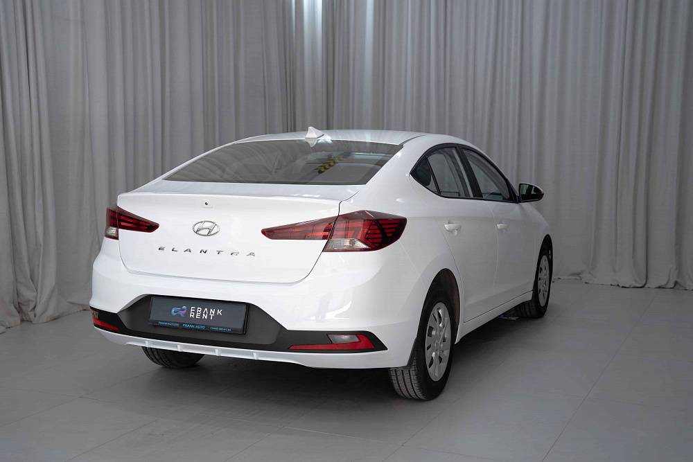 Hyundai Elantra - Фото 5