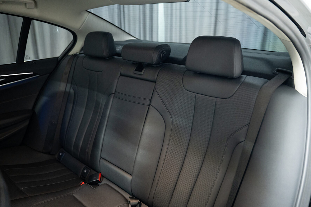 BMW 520d xDrive - Фото 13
