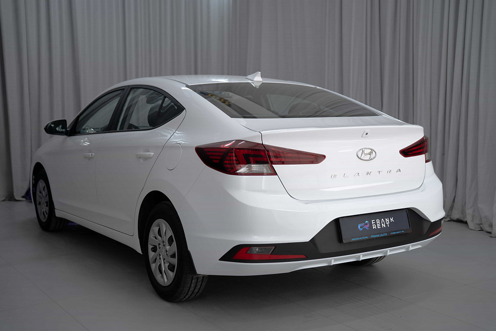 Hyundai Elantra - Фото 3